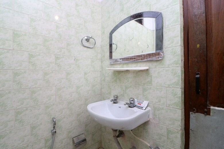 Hotel Oyo 24020 Megha Yatri Niwas