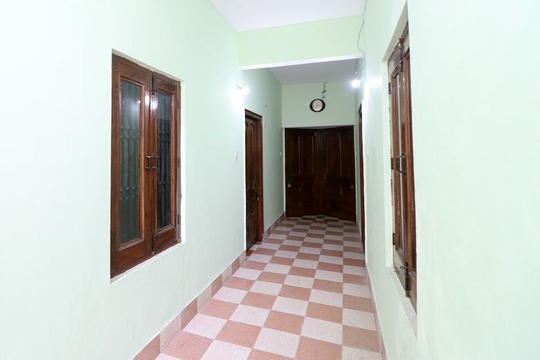 Hotel Oyo 24020 Megha Yatri Niwas