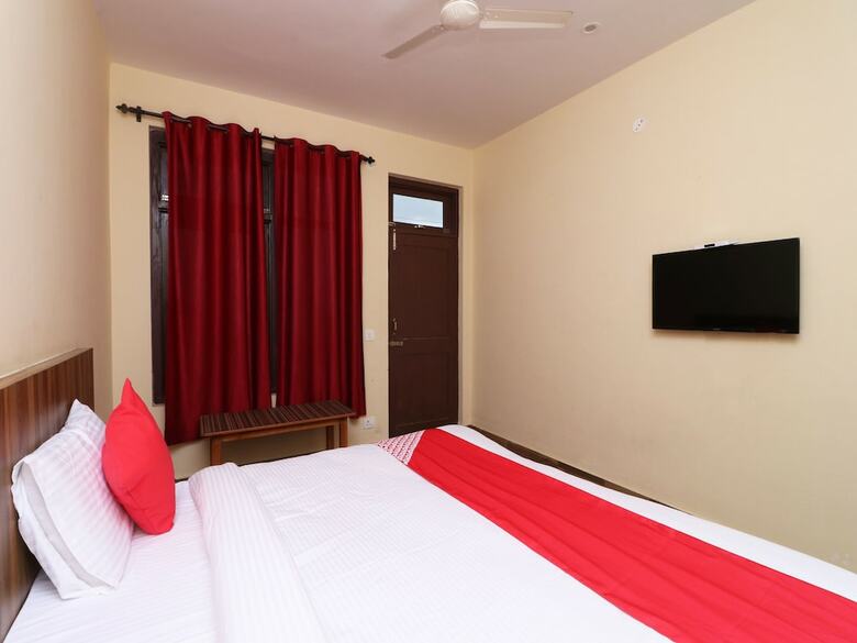 Hotel Oyo 29715 Stone Cafe & Rooms