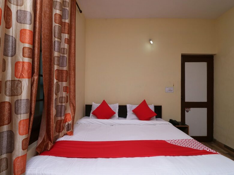 Hotel Oyo 29715 Stone Cafe & Rooms