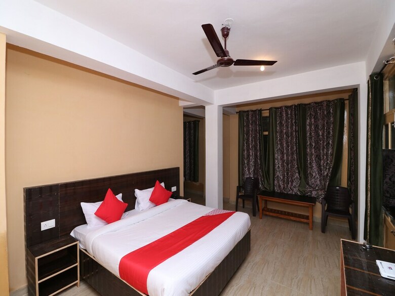 Hotel Oyo 29715 Stone Cafe & Rooms