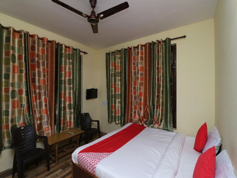 Hotel Oyo 29715 Stone Cafe & Rooms