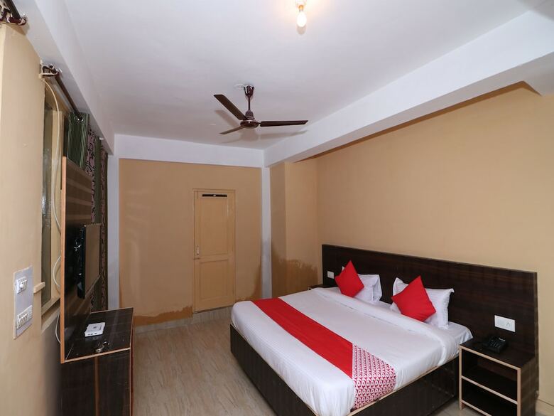 Hotel Oyo 29715 Stone Cafe & Rooms