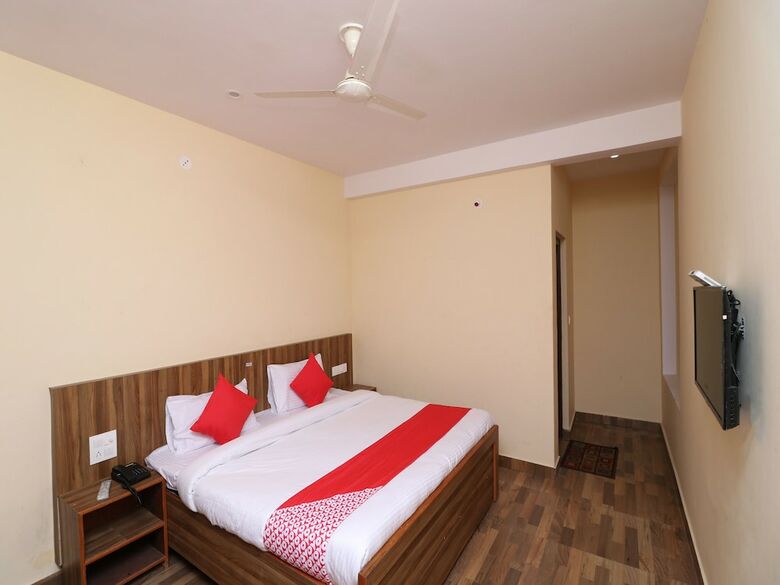 Hotel Oyo 29715 Stone Cafe & Rooms