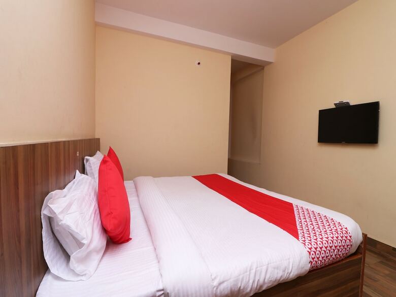 Hotel Oyo 29715 Stone Cafe & Rooms
