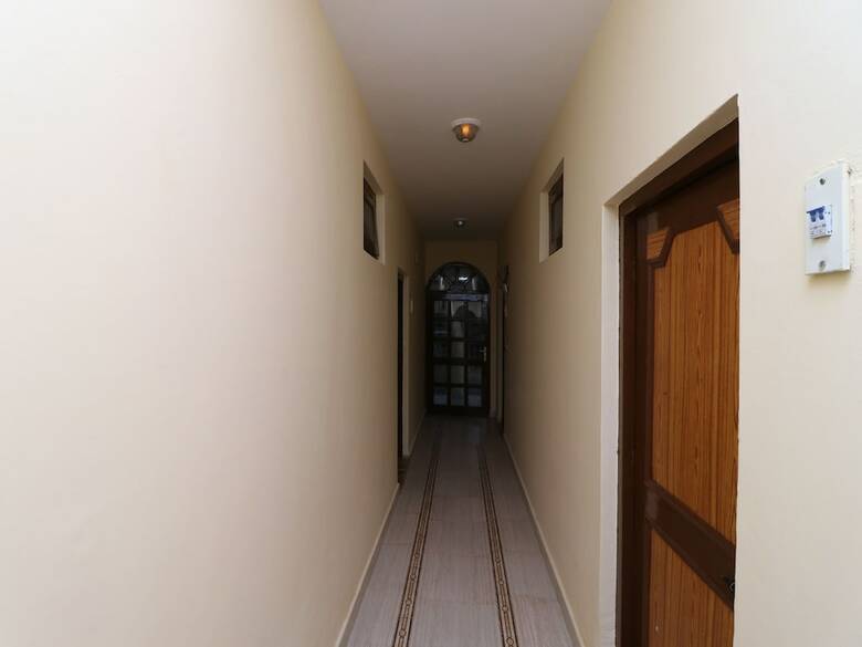 Hotel Oyo 29715 Stone Cafe & Rooms