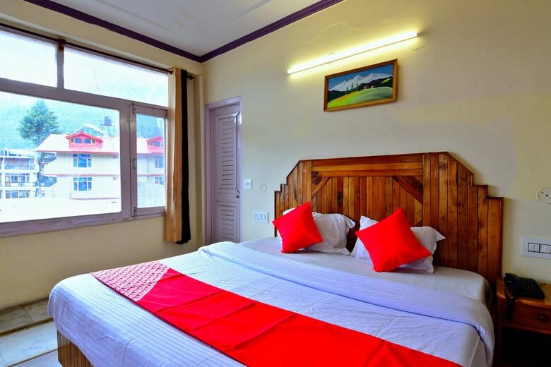 Oyo 30387 Pine View Hotel Manali �??