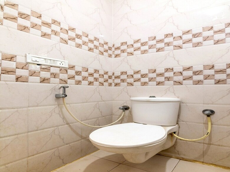 Hotel Oyo 22900 Sri Sai Suites