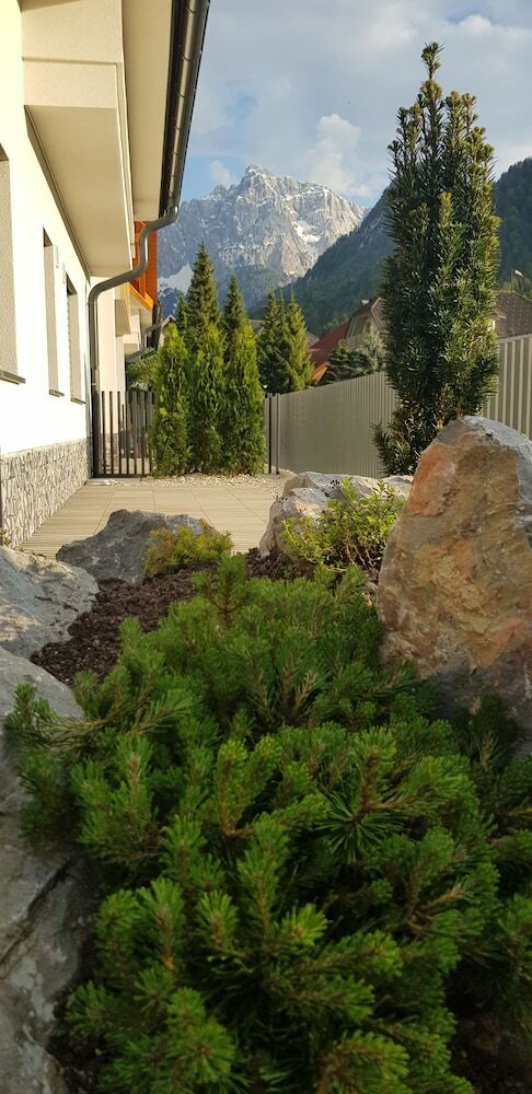 House Mojca - Apartments Lena