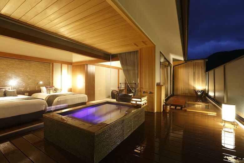 Hakone Kamon
