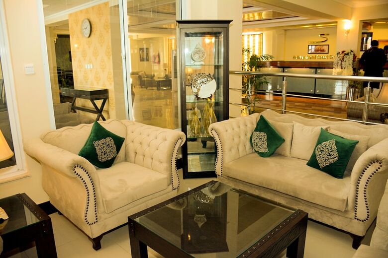 Hotel Holiday Grand Resort Bhurban