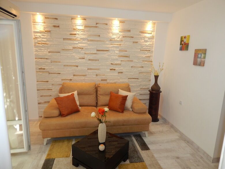 Apartment House 91