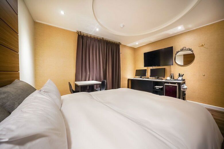 Cs Hotel