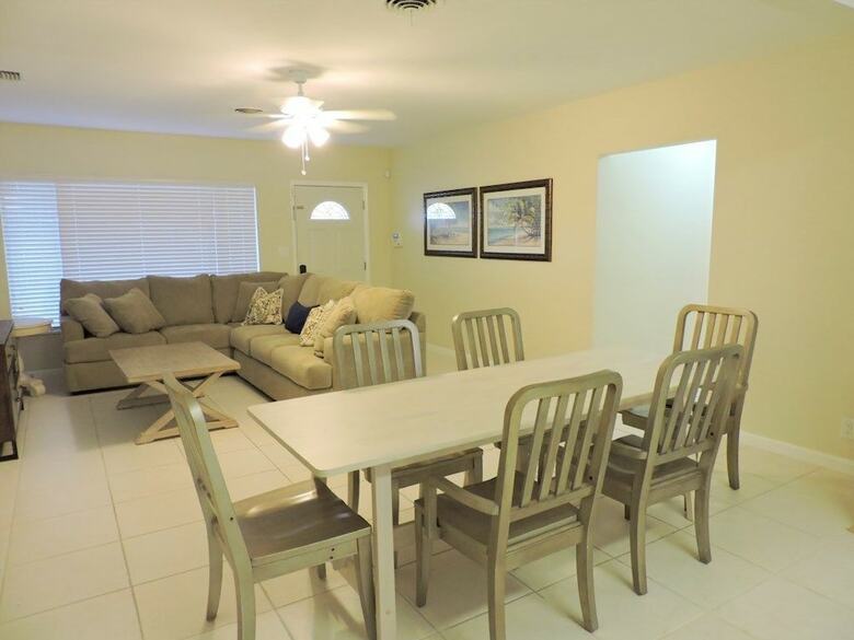 Casa Casino 4/3 For11 Heated Pool Beaches 1 M