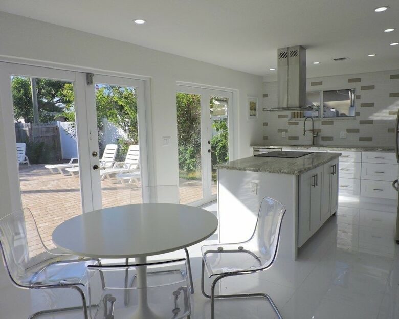Casa Blanca 5/4 For 10 Guests Heated Pool, All New