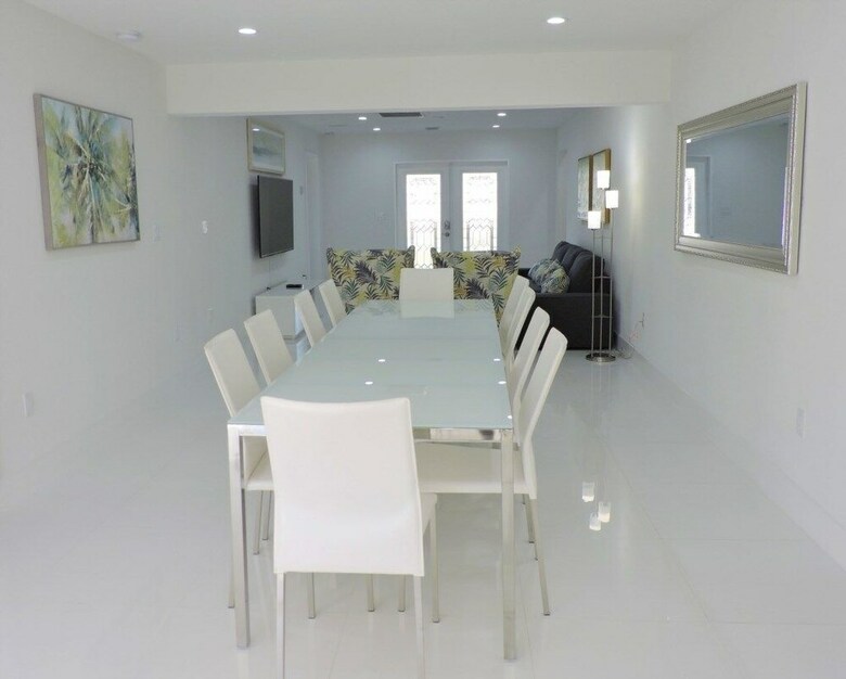 Casa Blanca 5/4 For 10 Guests Heated Pool, All New