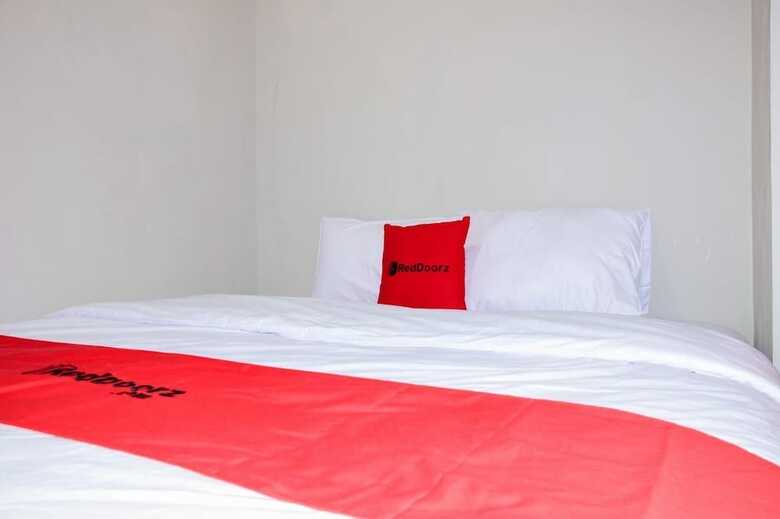 Hotel Reddoorz Plus Near Mall Kelapa Gading