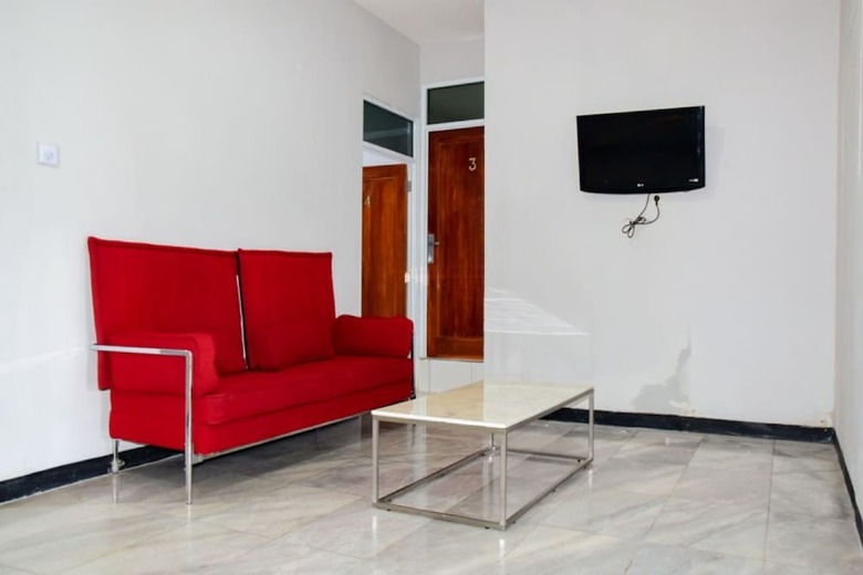 Hotel Reddoorz Plus Near Mall Kelapa Gading