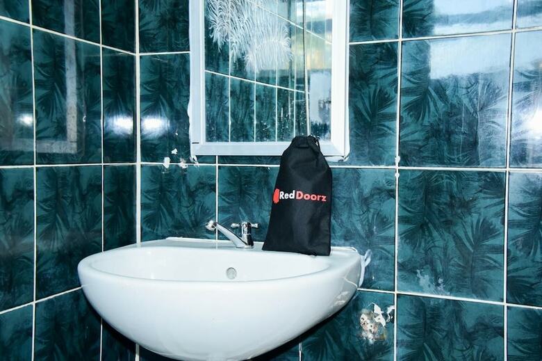 Hotel Reddoorz Plus Near Mall Kelapa Gading