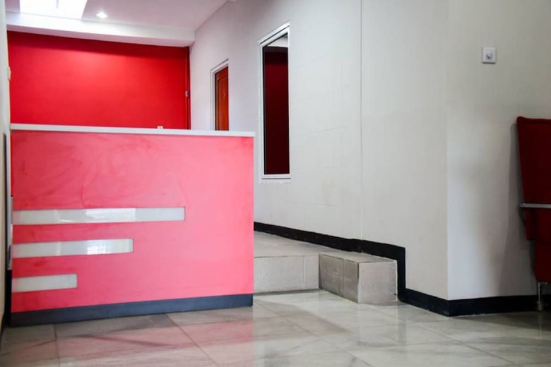 Hotel Reddoorz Plus Near Mall Kelapa Gading