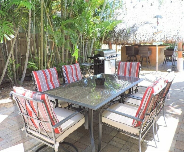 Tiki Getaway 3/2 For 8 Heated Pool, Tiki Hut, Bar