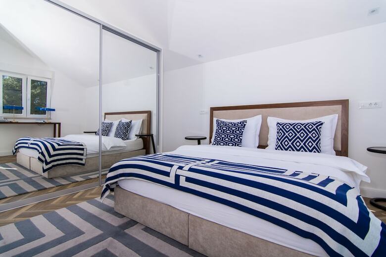 Seafront Luxury Apartments Fun