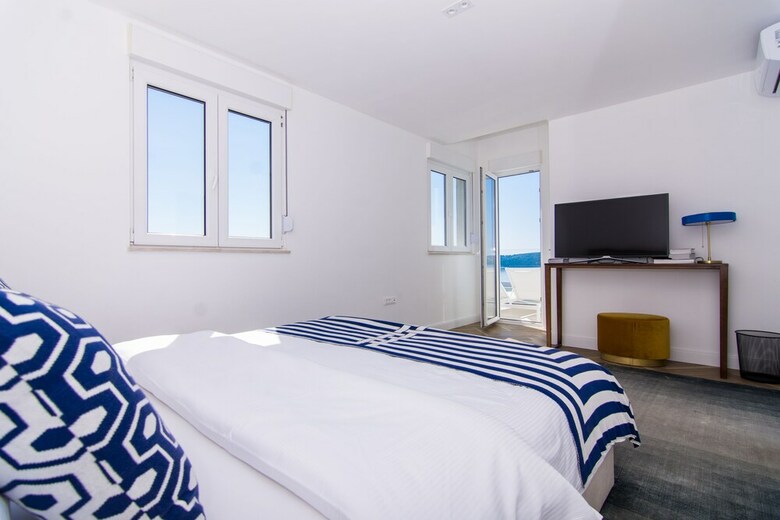 Seafront Luxury Apartments Fun