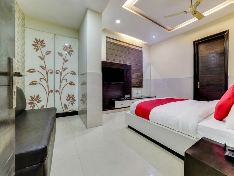Hotel Oyo Flagship 26585 Bhera Enclave Paschim Vihar