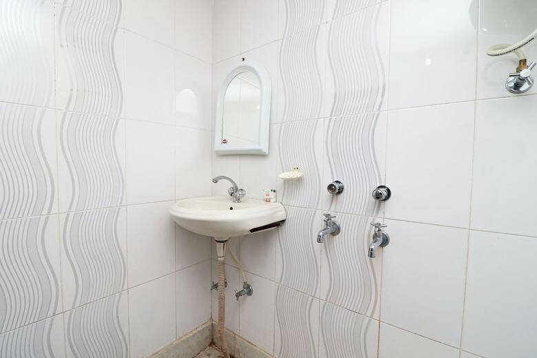 Oyo 29369 Narayana Hotel And Resort,
