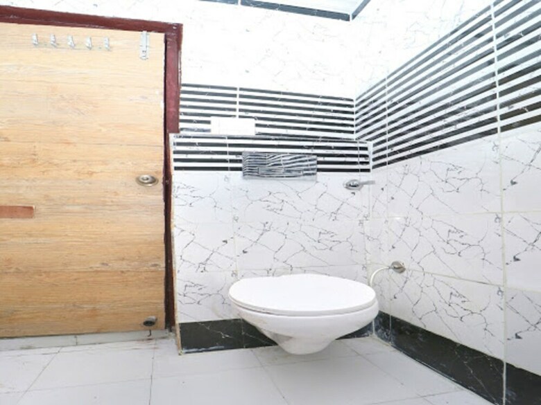 Oyo 31114 Hotel Pal Regency