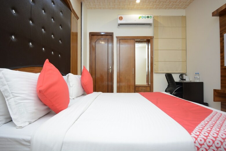 Oyo 31114 Hotel Pal Regency