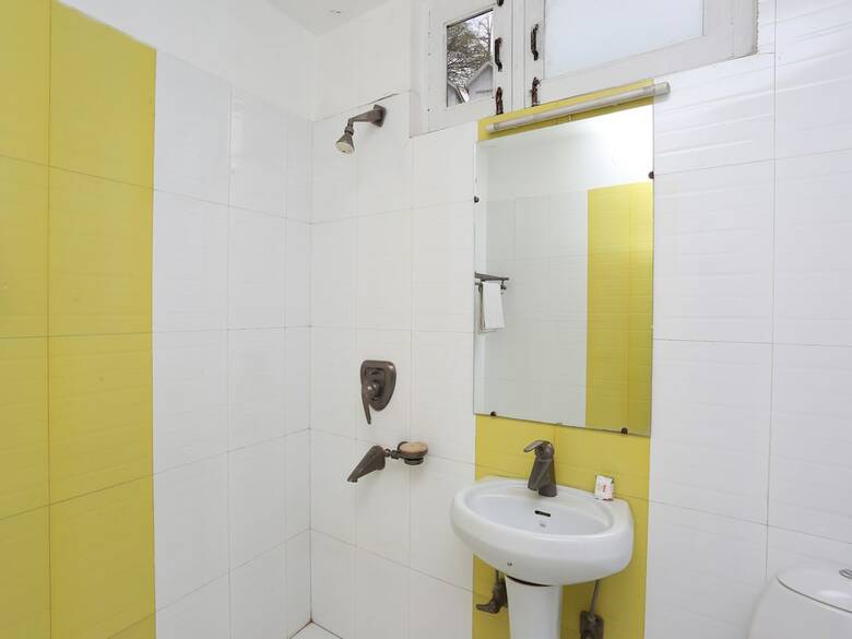 Hotel Oyo 36966 Pal Guest Housr