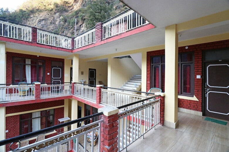Hotel Oyo 23275 Shiv Ganga View