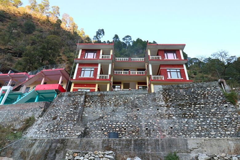 Hotel Oyo 23275 Shiv Ganga View