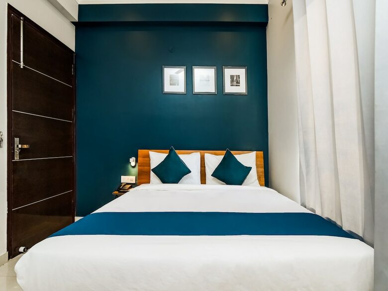 Hotel Silverkey Executive Stays 19653 Star Mall