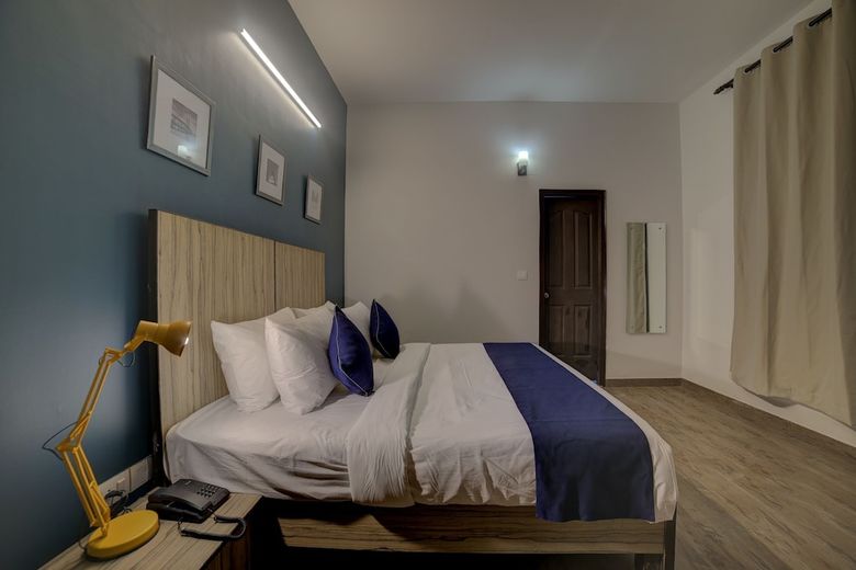 Hotel Silverkey Executive Stays 30271 Shoprix Mall Sector 61