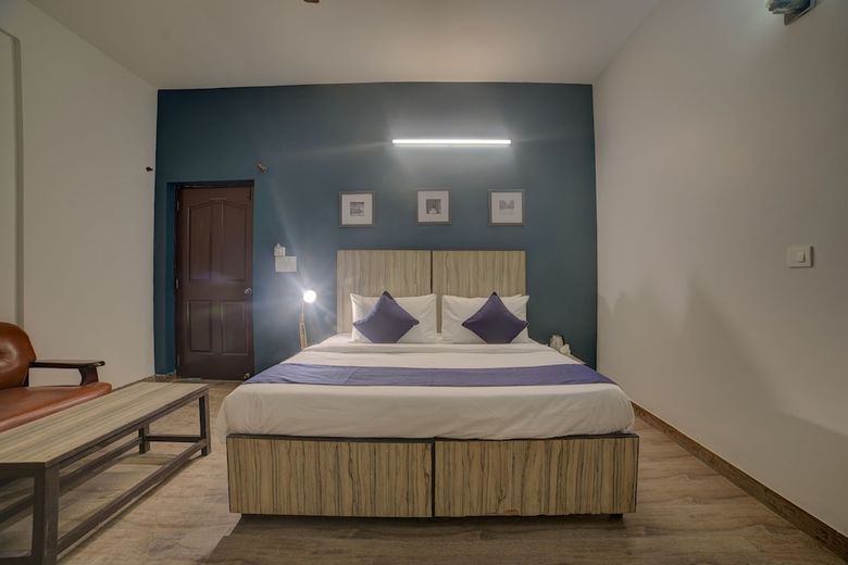 Hotel Silverkey Executive Stays 30271 Shoprix Mall Sector 61