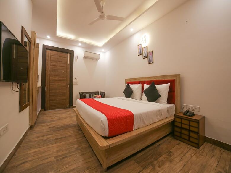 Hotel Collection O 30076 Main Chhatarpur Road Asola