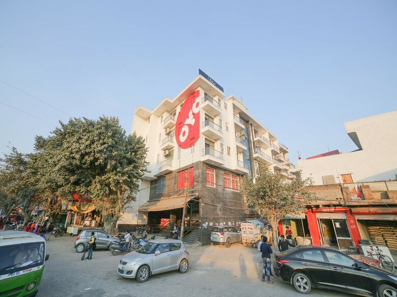 Hotel Collection O 30076 Main Chhatarpur Road Asola