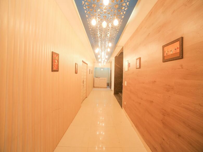 Hotel Collection O 30076 Main Chhatarpur Road Asola