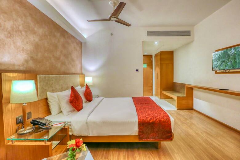 7 Apple Hotel - Viman Nagar Pune