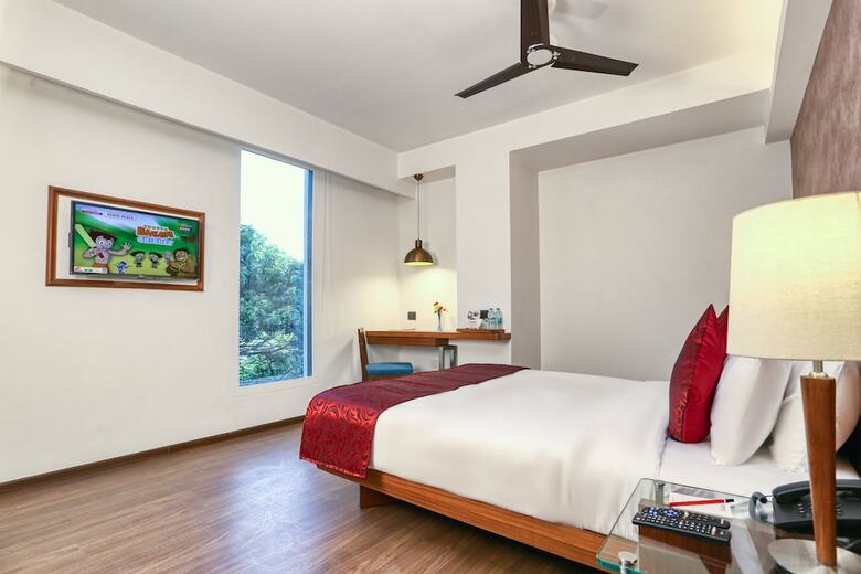 7 Apple Hotel - Viman Nagar Pune