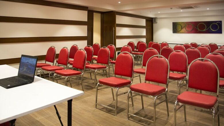 7 Apple Hotel - Viman Nagar Pune