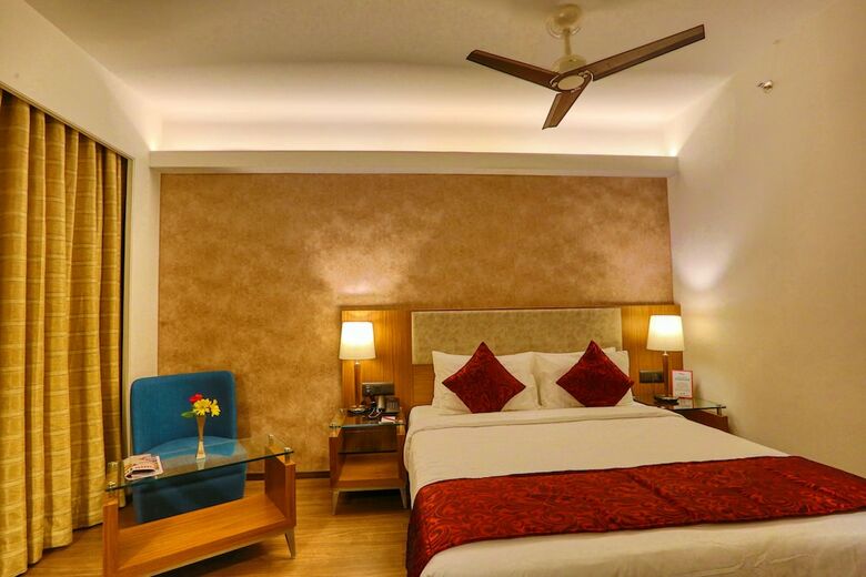 7 Apple Hotel - Viman Nagar Pune