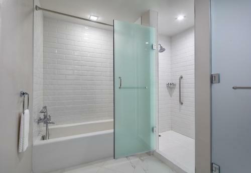 The Higgins Hotel New Orleans, Curio Collection By Hilton