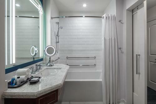 The Higgins Hotel New Orleans, Curio Collection By Hilton