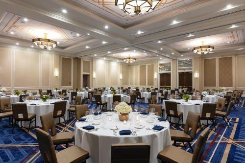 The Higgins Hotel New Orleans, Curio Collection By Hilton