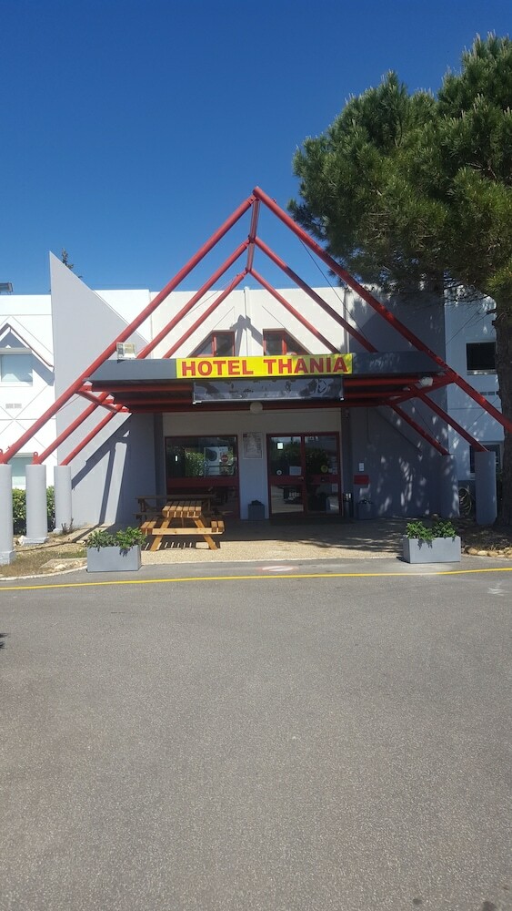 Hotel Thania