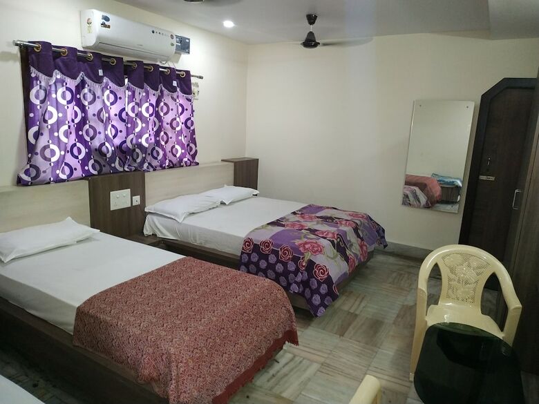 Hotel Iroomz Gangothri Residency