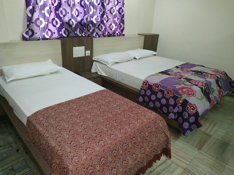 Hotel Iroomz Gangothri Residency